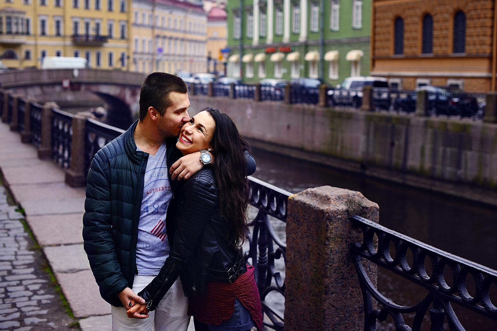 Санкт петербург девушка есть. Фотосессия пары. Фотосессия пары в городе. Парень и девушка. Влюбленные пары в городе.