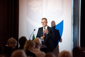 e63d07188b69a1fa8f72088e0f90196b