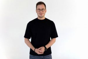 molodoj-chelovek-v-ochkah молодой человек в очках